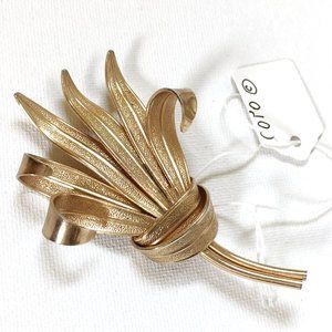 Vintage CORO Pegasus Gold Tone Leaf Brooch